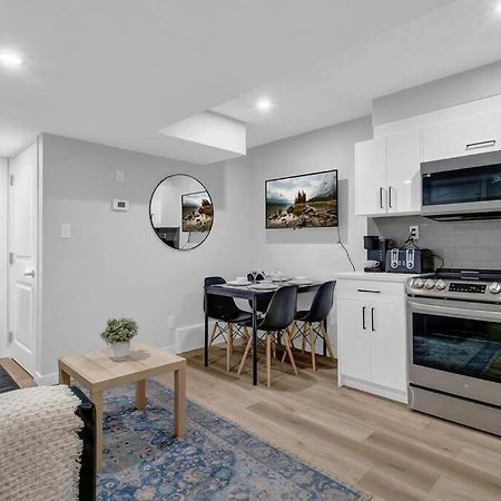 Modernsuite*Nearairport*2Queens*2Bedroom*Fullkitchen Edmonton Buitenkant foto